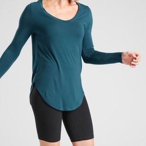 Athleta Cloudlight Stratus long sleeve top XL